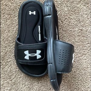 CUTE LITTLE UNDER ARMOR SLIDES 🤩